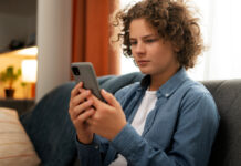 Mais um país europeu bloqueará redes sociais para menores