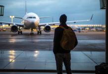 Europa pode ter combustível de aviação só para as próximas semanas, e companhias começam a cancelar voos