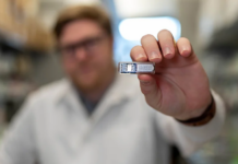 Novo implante funciona como “farmácia viva” e produz remédios dentro do corpo