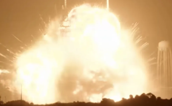 Foguete da Blue Origin explode na plataforma de lançamento durante teste