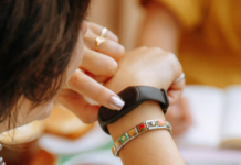 Pulseira da Amazon promete organizar sua vida, mas quer ouvir quase tudo