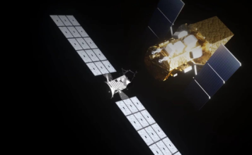 Nave tenta “agarrar” telescópio da NASA que está caindo